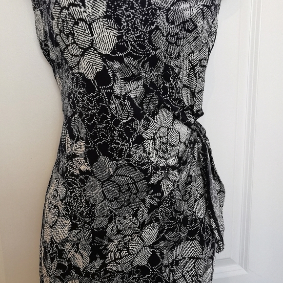 Navy blue and white floral faux wrap around dress jersey size M - Picture 10 of 13